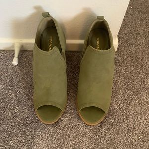Green peep toe heals